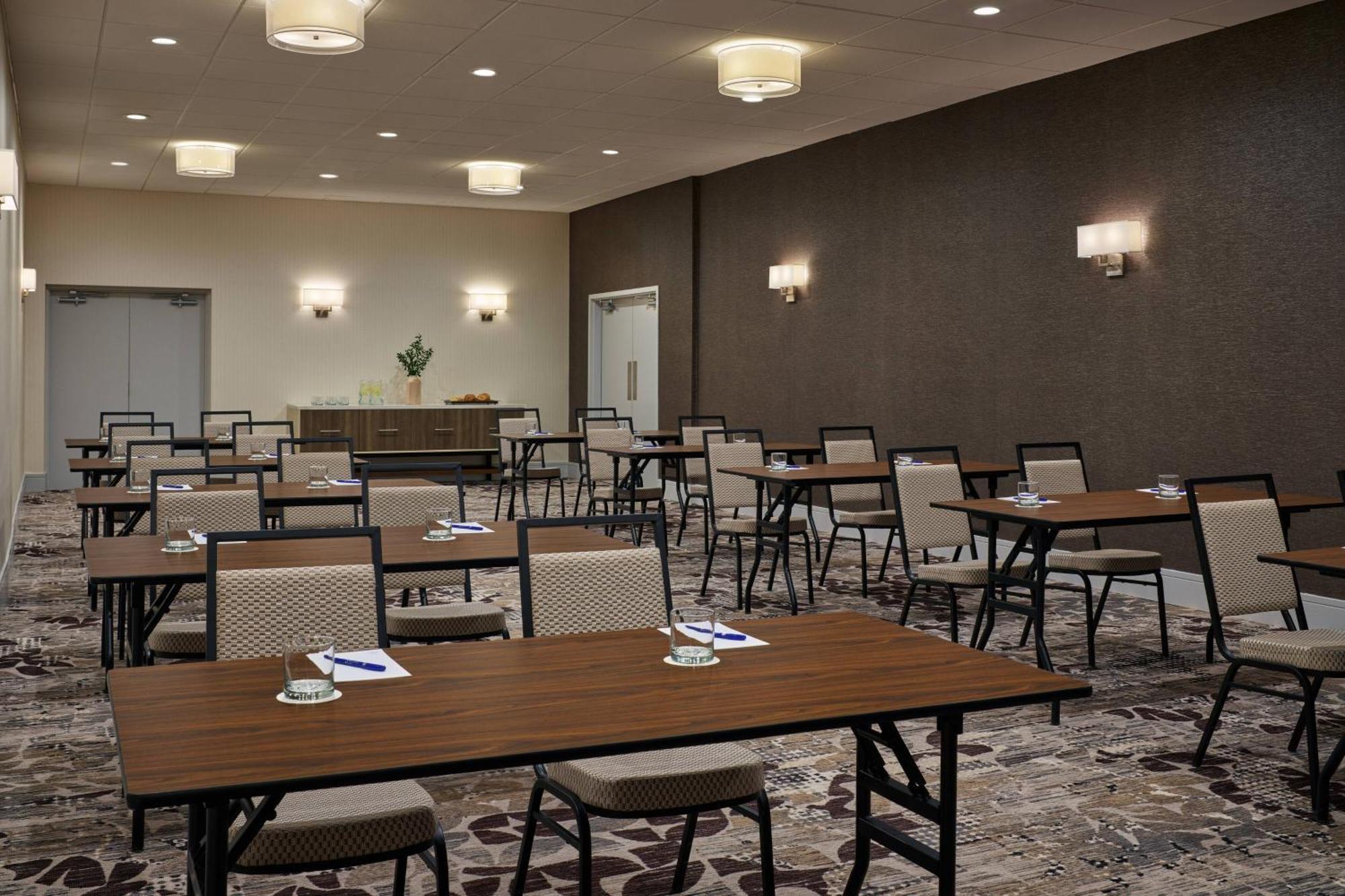 Delta Hotels By Marriott Chicago Willowbrook Eksteriør bilde