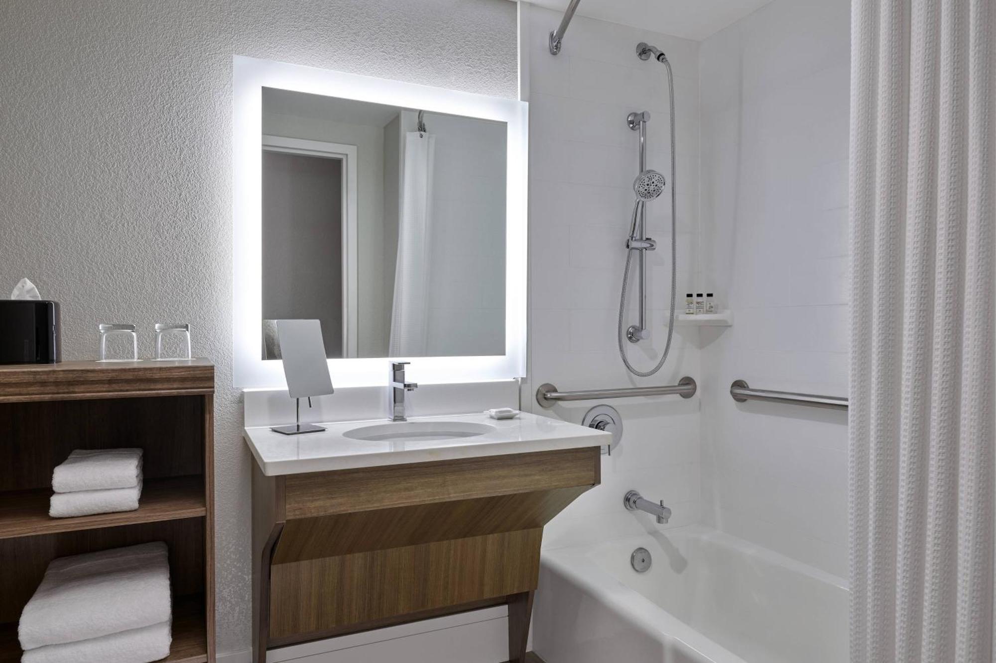 Delta Hotels By Marriott Chicago Willowbrook Eksteriør bilde
